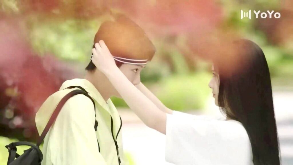 يطيع حبيبتـه ويقبل ارتداء ما اشترته له لكي لا يجرح مشاعرها