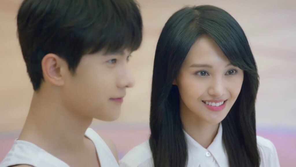 يظهر الوسيم حبه في العلن، وجميع الفتيات يشعرنَ بالغيرة 💗 | مقطع من مسلسل "ابتسامة جميلة"