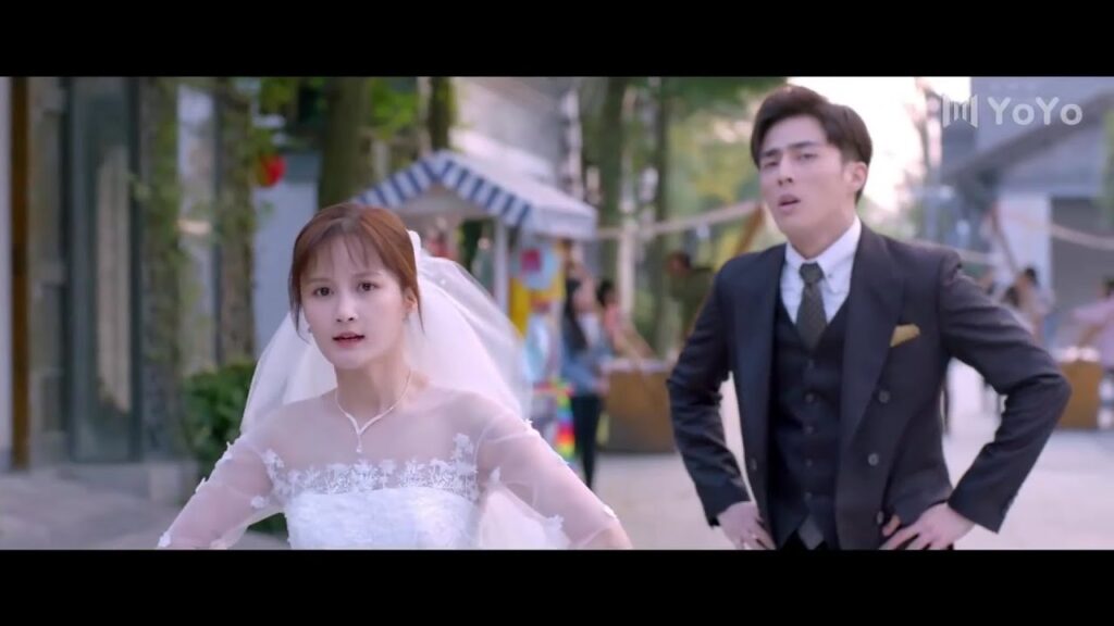 عليه الزواج من فتاة مجنونة تركض وسط الشارع بثوب الزفاف