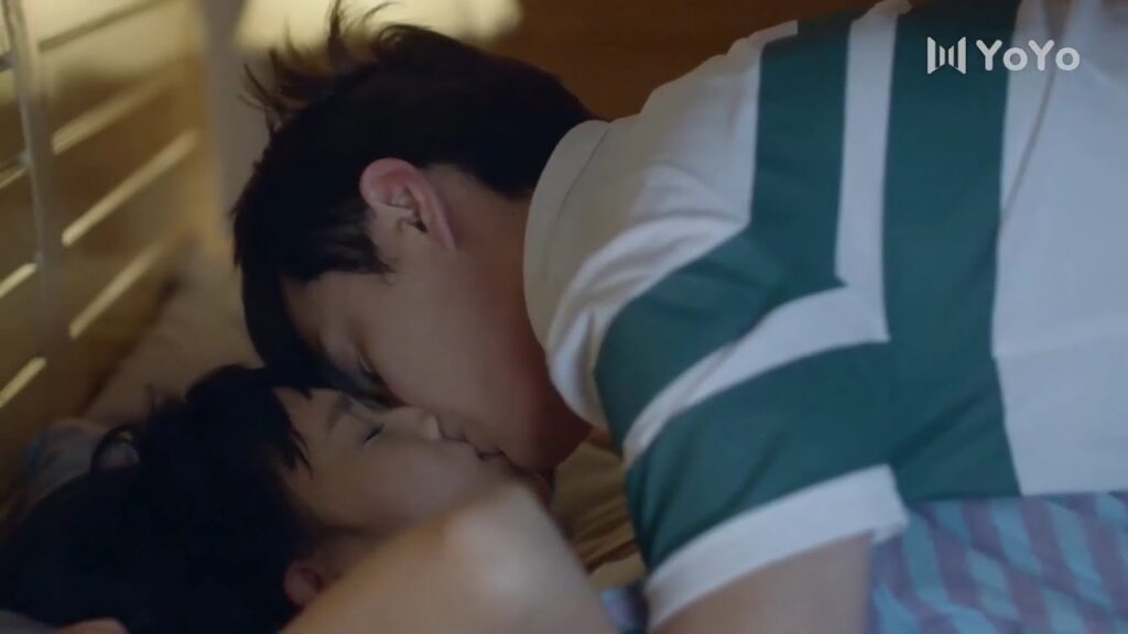 تبقى مع الشاب الذي تحبـه في غرفـة واحدة , لكنه يتجرأ ويقبلها