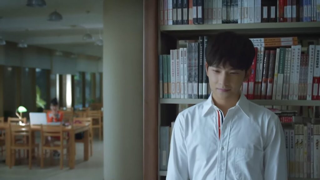 يتصرف الشاب الوسيم بغرابة ويتبع حبيبته بهدوء ~ | مقطع من مسلسل "ابتسامة جميلة"