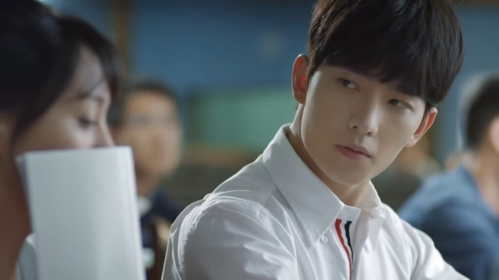 شياو ناي يدخل فصل التاريخ ويجلس بجانبها 👩‍❤️‍👨 | مقطع من مسلسل "ابتسامة جميلة"