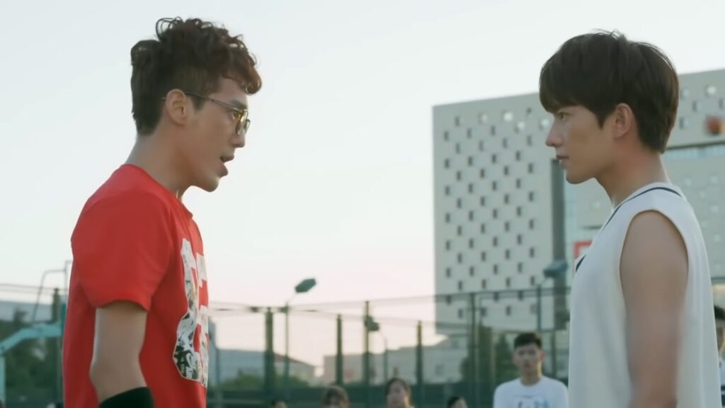 يشعر شياو ناي بالغيرة ويهزم خصمه في الملعب بعدما علم أنه يطارد حبيبته | مقطع من مسلسل ابتسامة جميلة