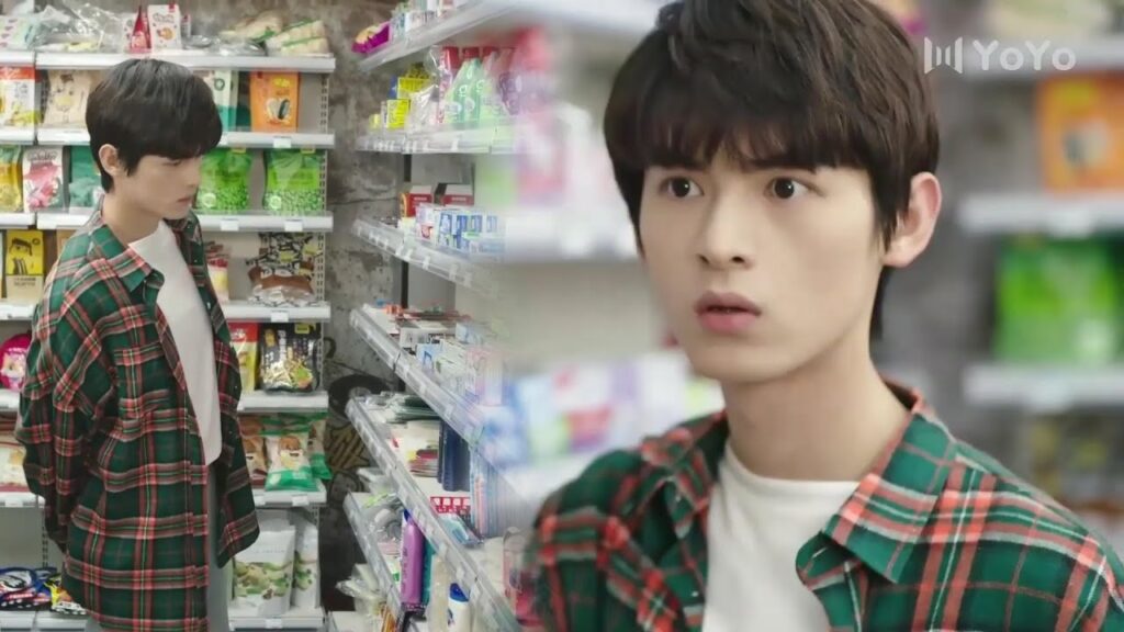 طالب جامعة يشتري الفوط الصحية من البنات  و يستخدمها في التدريب العسكري