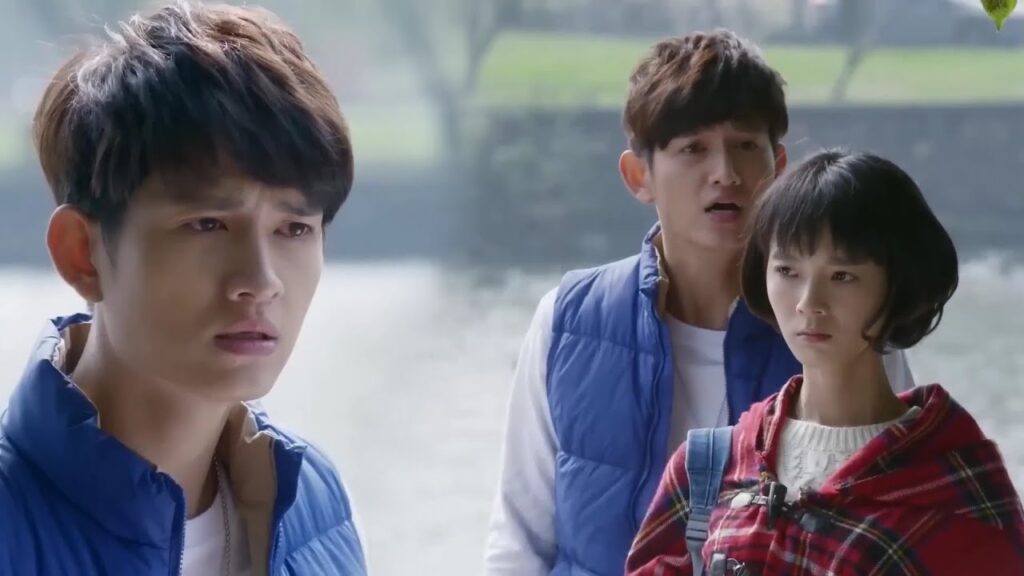 يرفض ان تعتبره كصديق , ويريدها ان تواعده لانها سرقت قبلته الاولى