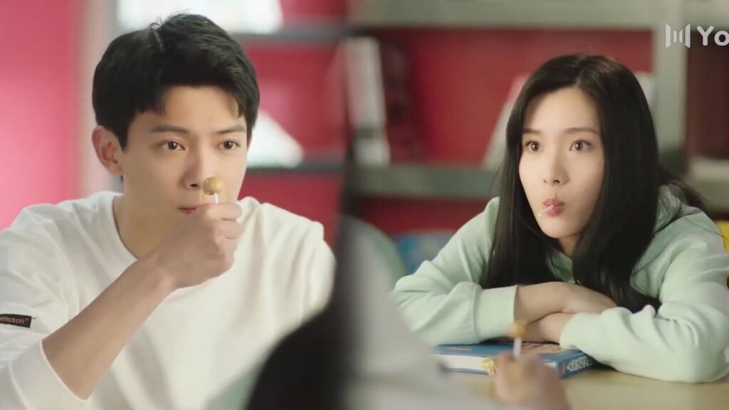 فتاة تحب شاباً بالجامعة و تلحق به في كل مكان بلا خجل