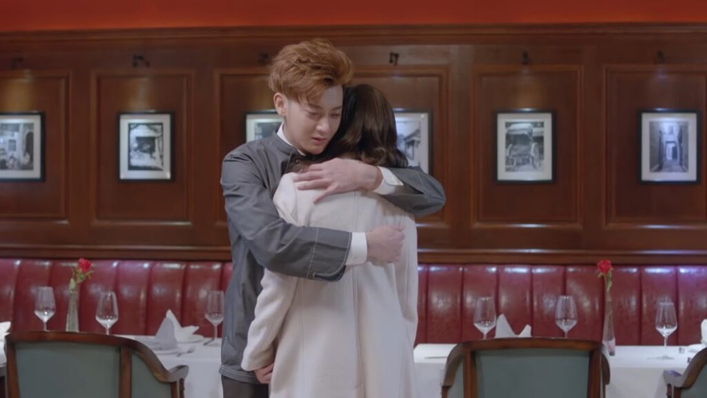 الرئيس المتسلط يزيل قناع اللامبالاة ويحاول العودة إلى حبيبته | مقطع من مسلسل المفاوض