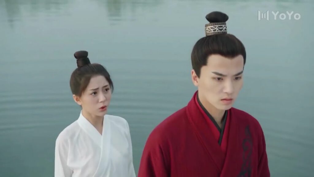 تقف وسط البحيرة وهي ثملة و تحاول خلع ملابسها لكي يلمسها