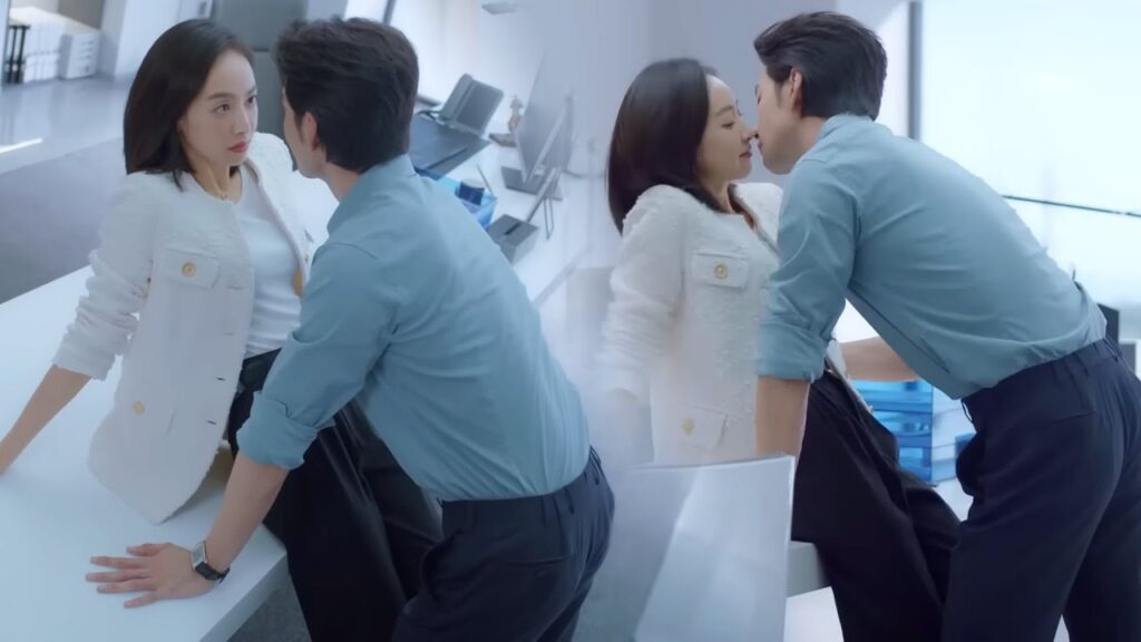 كان المدير يتودد لحبيبته في مكتبه ولكن مساعده يدفع الباب فجأة ليقاطعهما💖مشهد من "عزيزتنا المترجمة"