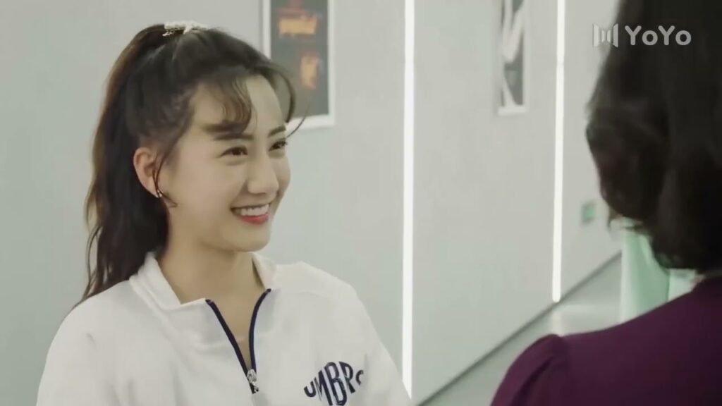 تدعو حبيبها الى منزل والديها لكي تعرفهم عليه تدعو حبيبها الى منزل والديها لكي تعرفهم عليه