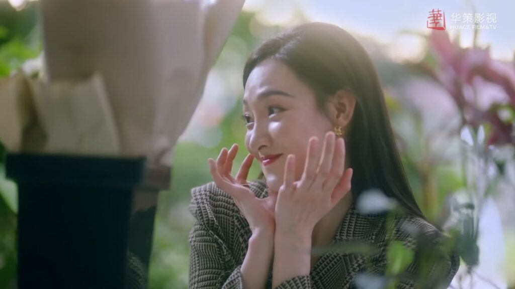 طريقة اقتراب الرئيسة (شي) من الرجال ممتعة حقًا 😅 | مقطع من مسلسل لا تخجل