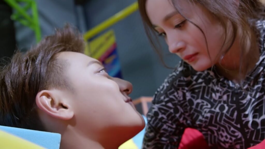 يأخذها الرئيس للمرح ويقبلها لأول مرة ~ | مقطع من مسلسل المفاوض