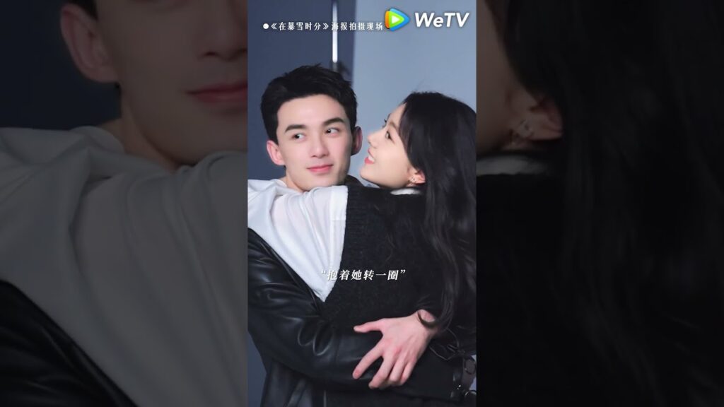 ينحني لكي ينظر إليها، يا للطافة! 🥹❤️‍🔥 #chinesedrama #wetv