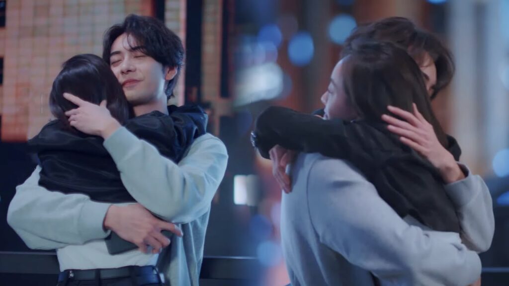 تتورط حبيبته في قضية فيتدخل لمساعدتها بصمت فتركض لمعانقته عندما تكتشف هذا💖مشهد من "عزيزتنا المترجمة"