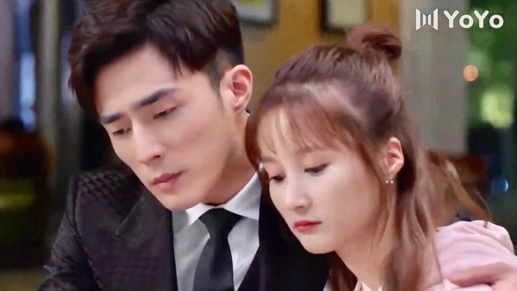 بالرغم من ان زوجها غنـي لكنـها تريد النجاح بعملها الخاص ( هي التي احبها )