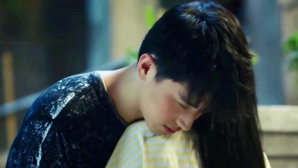 يأتي الى منزلها وهو ثمـل و يعطيها هديـة ويعتذر لها  و ينام على كتفها