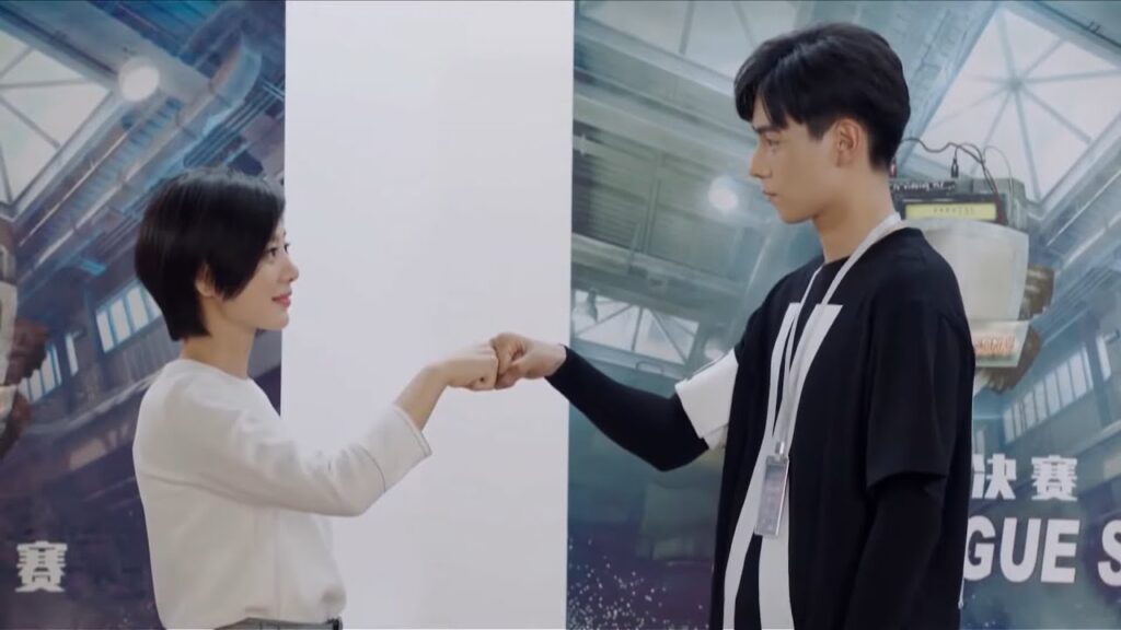 يطلب منه أن يقوم بخلع ملابسه مما جعل الجميع يشك بهما مشهد من مسلسل "هيا هيا يا حبار" مترجم