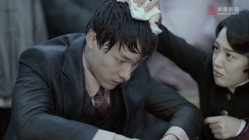 ينقذ (كونغ شيو لي) الناس بشجاعة ويكتشف الشبح المائي المزيف | مقطع من مسلسل "المخبر ذو المزاج الحاد"