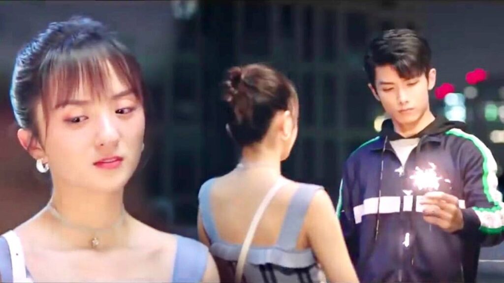 يمنعا من اللعاب معه , فتغضب منه لانه لا يهتم بها ويسخر منها  ( حبيبتي )