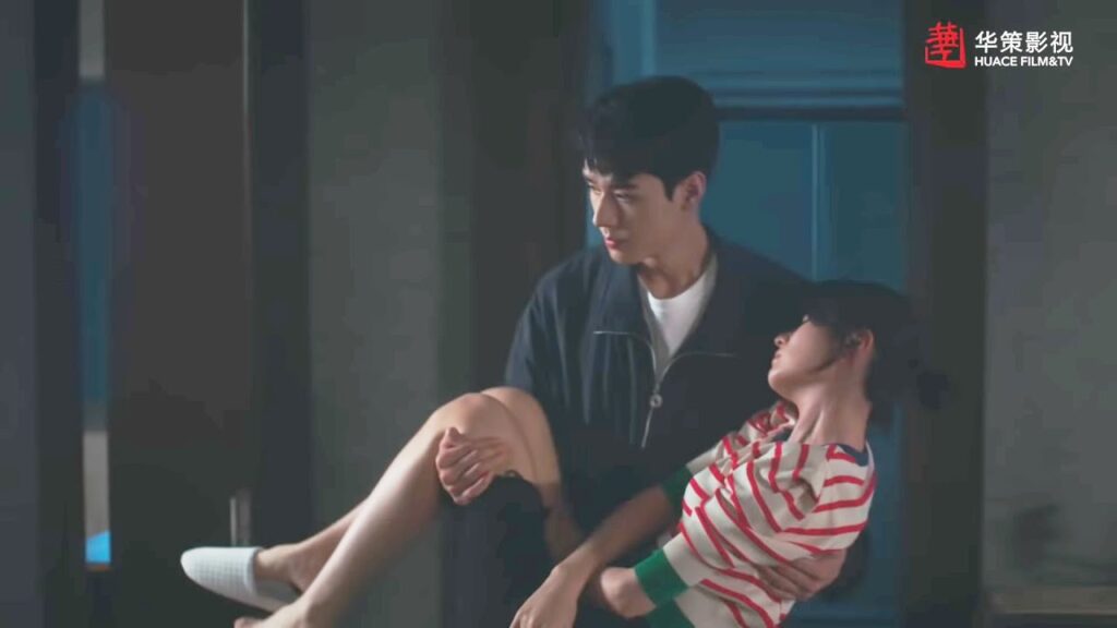 يا له من عناق لطيف ~ كانت (شياو شياو) تدرس وحملها (لين شين) إلى السرير | مقطع من "حديقة الأحلام"