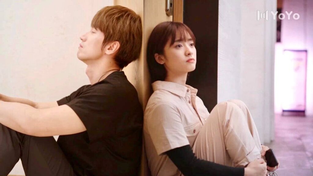 يرفض رؤية حبيبته, لكنها تسمعه يبكي وهو خلف الباب ( عد نجومك المحظوظة )