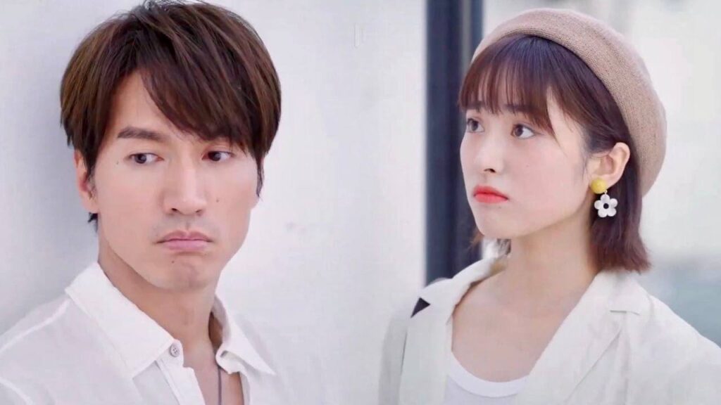 كيف لا اغضب؟ وانا اراك ترتدين سترة رئيسك و تثملين معه ( عد نجومك المحظوظة )