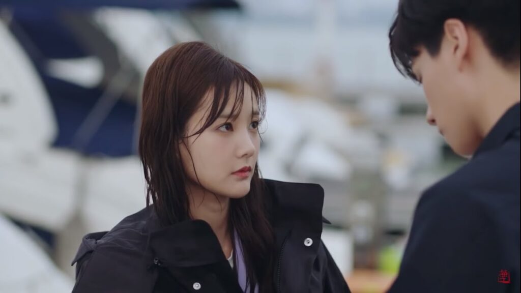 تتبلل ملابسها فيقدم لها معطفه حتى لا تمرض | مشهد من هيا هيا يا حبار الجزء الثاني