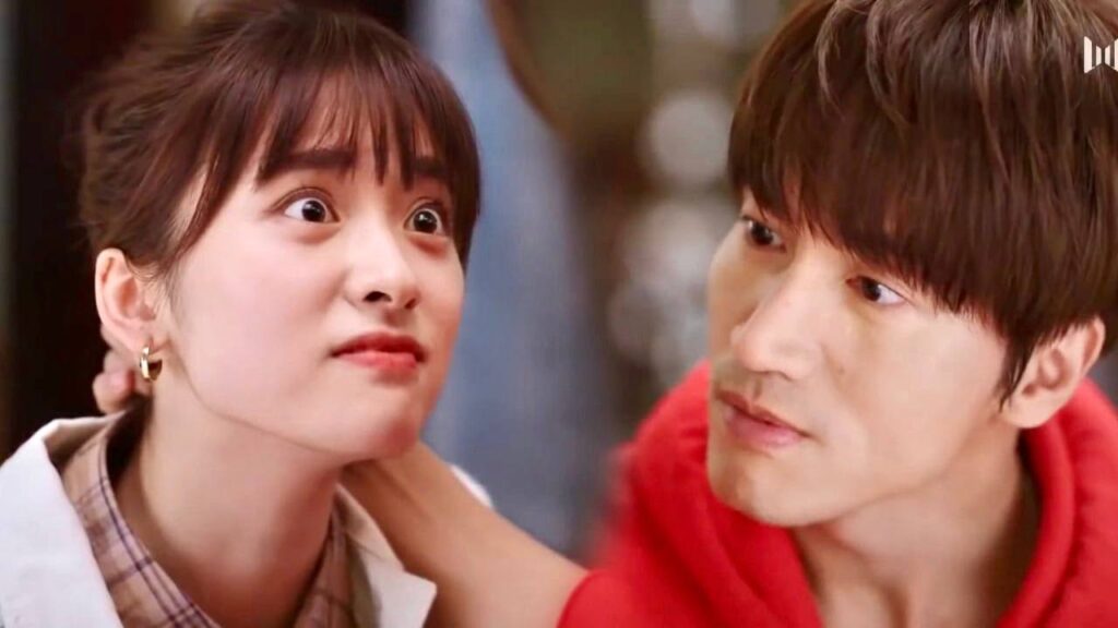 وهم يتغزلون ببعضهم البعض تقتحم عائلتها المنزل ( عد نجومك المحظوظة )