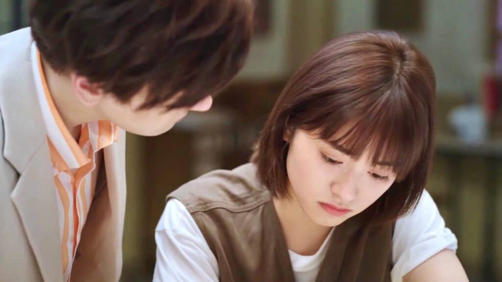 يعتقد بأنها لطيفـة فيقرر مساعدتها ليتقرب منها ( عد نجومك المحظوظة )