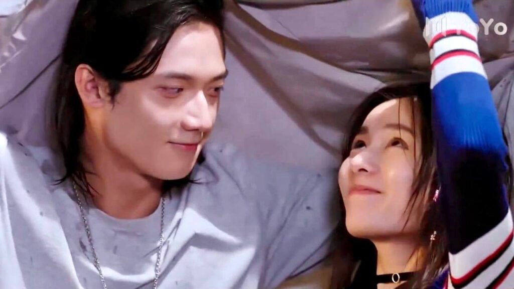 يبوح بمشاعره لها و يركض معها تحت المطر  ( رومانسيتي الاولى )