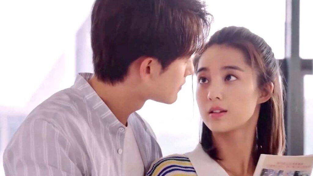 تـأتي للمكتبـة للمغازلـة لا للدراسة    ( رومانسيتي الاولى )