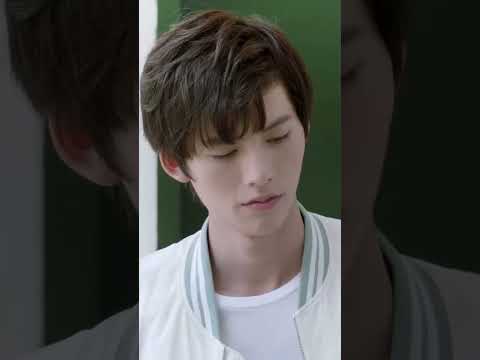 حب من أول سمكة 😂 #professionalsingle#yoyoarabic #ireinesong #aarondeng #shorts #عزباء_محترفة