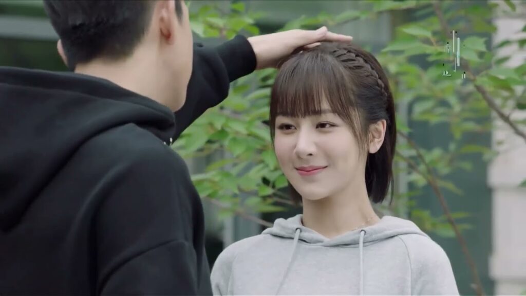 يشعر بالأمان اتجاهها فيقرر إخبارها عن كل شيء عنه مشهد من المسلسل الرومانسي "هيا هيا يا حبار" مترجم