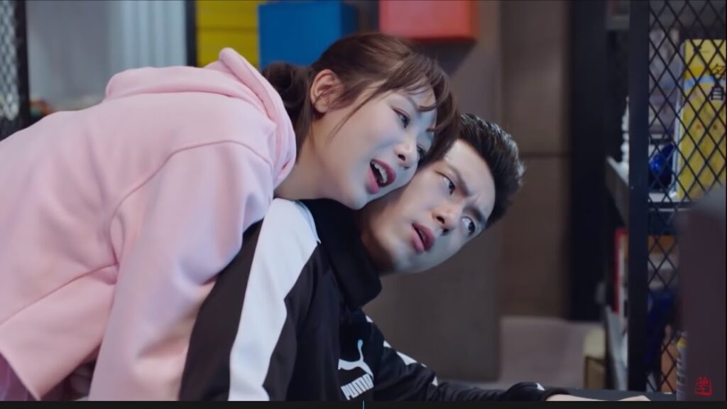 تثمل فتتشبث به حتى تقوم بإصابته في رأسه مشهد من المسلسل الرومانسي “هيا هيا يا حبار” مترجم للعربية تثمل فتتشبث به حتى تقوم بإصابته في رأسه مشهد من المسلسل الرومانسي "هيا هيا يا حبار" مترجم للعربية