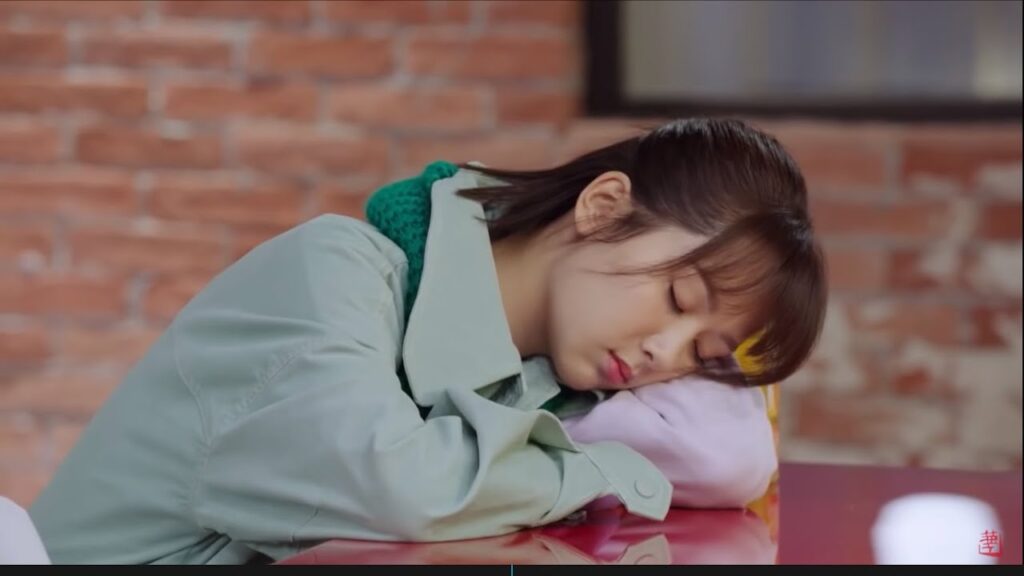 يأخذها الي منزله لكنها تنام من كثرة تعبها.. مشهد من المسلسل الرومانسي “هيا هيا يا حبار” مترجم يأخذها الي منزله لكنها تنام من كثرة تعبها.. مشهد من المسلسل الرومانسي "هيا هيا يا حبار" مترجم