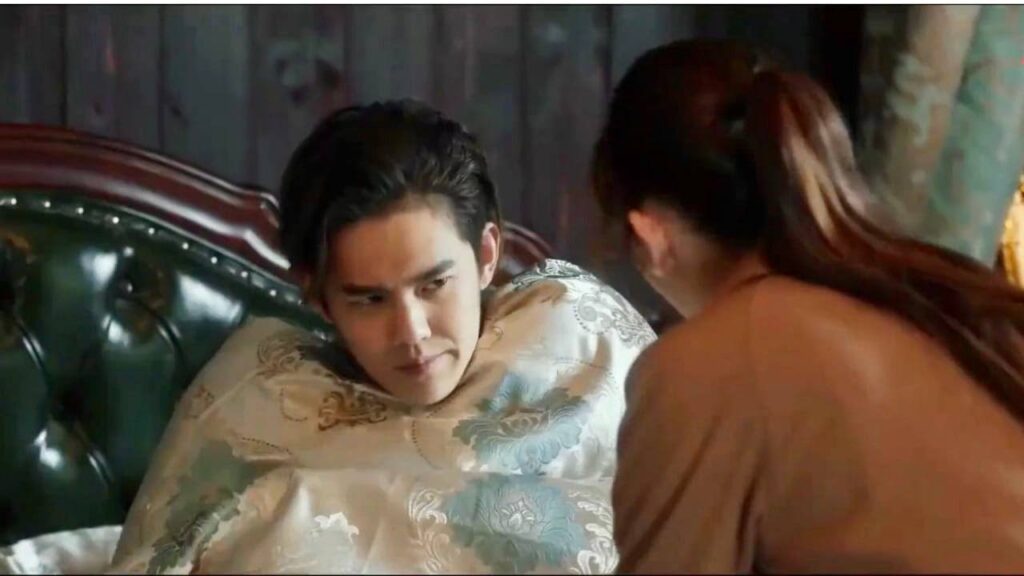 تقتحم الفتاة التي يحبـها غرفتـه و هو نائم    ( وكالة الشباب )