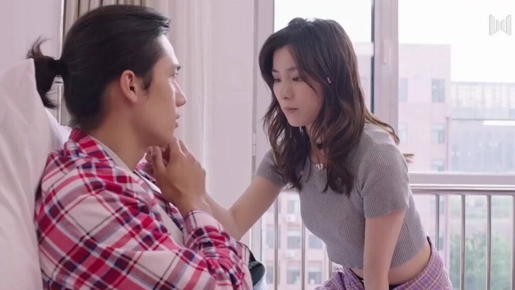 تكتشف بانه تعرض لحادث بسببها , فتقرر ان تصبح شريكته    ( رومانسيتي الاولى )