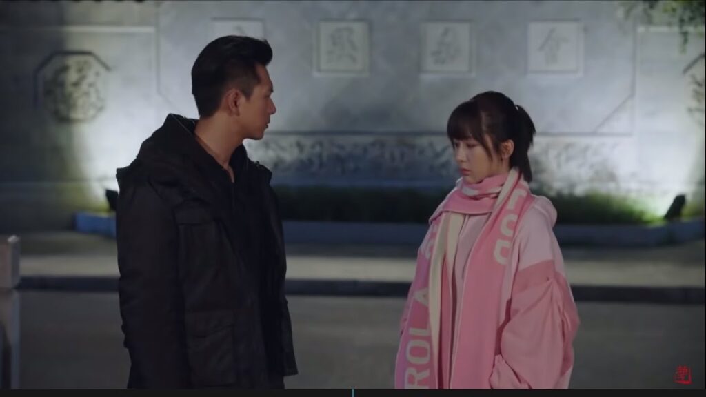 كفى عن التظاهر بأنكِ لا تعرفيني ألم تتعبي من ذلك مشهد من المسلسل الرومانسي "هيا هيا يا حبار" مترجم