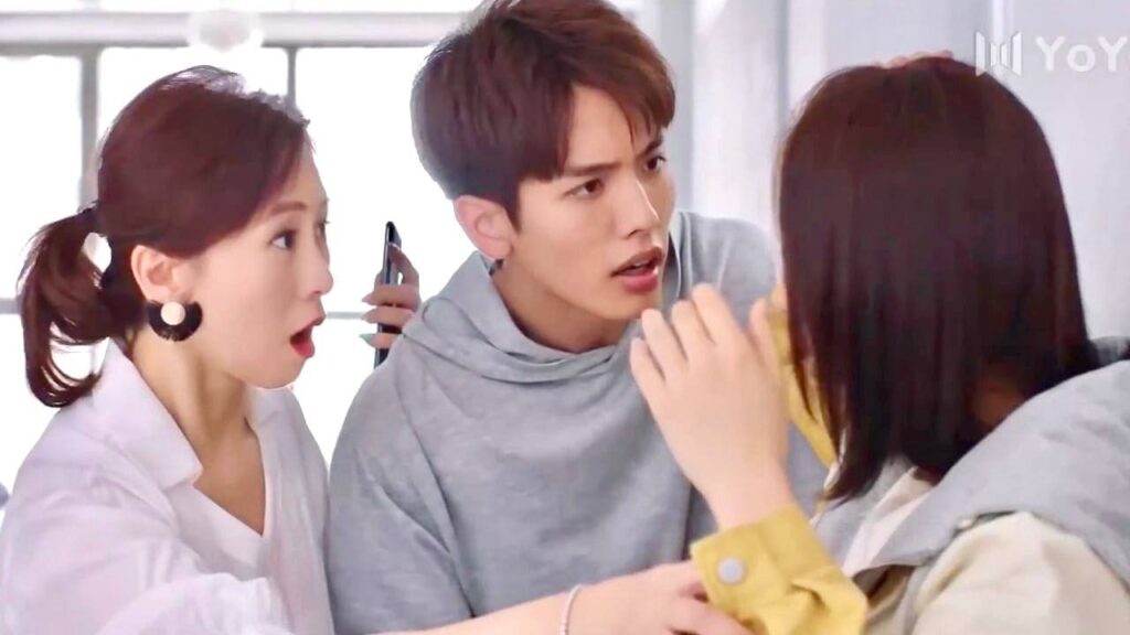 خربت وجه الفتاة , فتريد من ابنها ان يتزوجها             ( رومانسيتي الاولى )