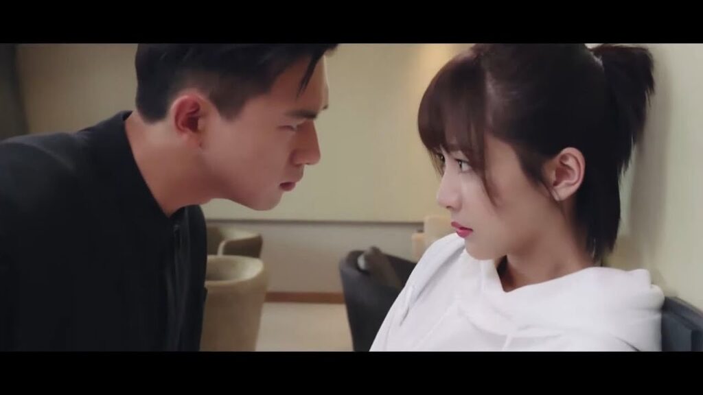 يطلب منها الذهاب وتناول وجبه العشاء معه..! مشهد من المسلسل الرومانسي "هيا هيا يا حبار" مترجم للعربية