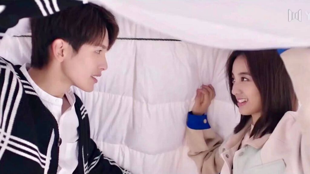 تنصدم بأن الوسيم جارها , فتقوم بالاعمال المنزلية معه    ( رومانسيتي الاولى )