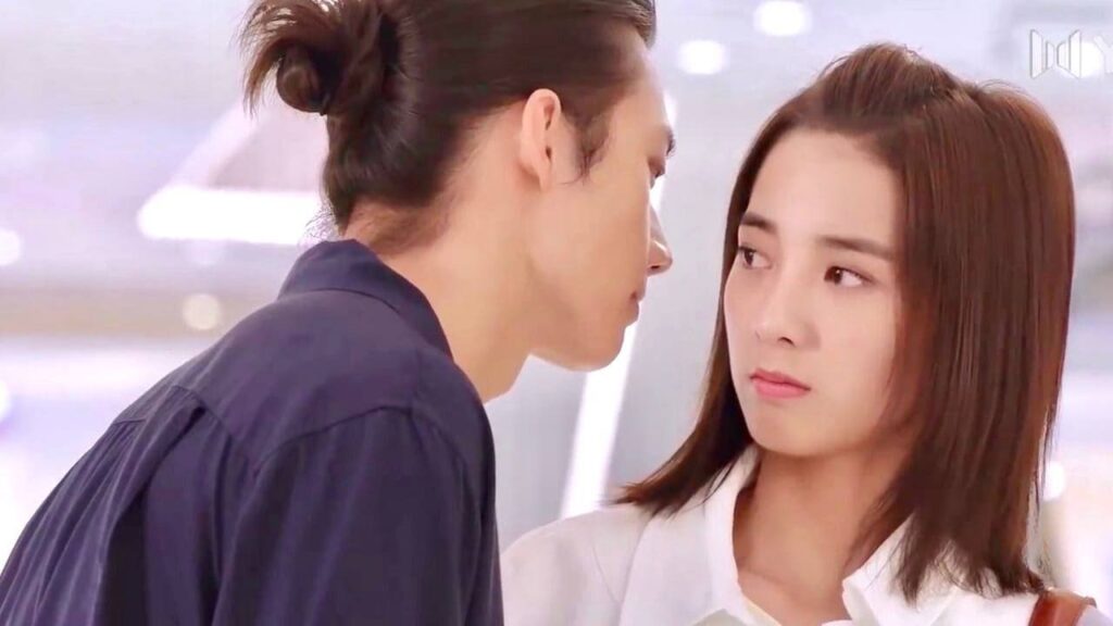 اذا فكرتـي بغيـري , سوف اعاقبـك بـقبـلة امام الناس