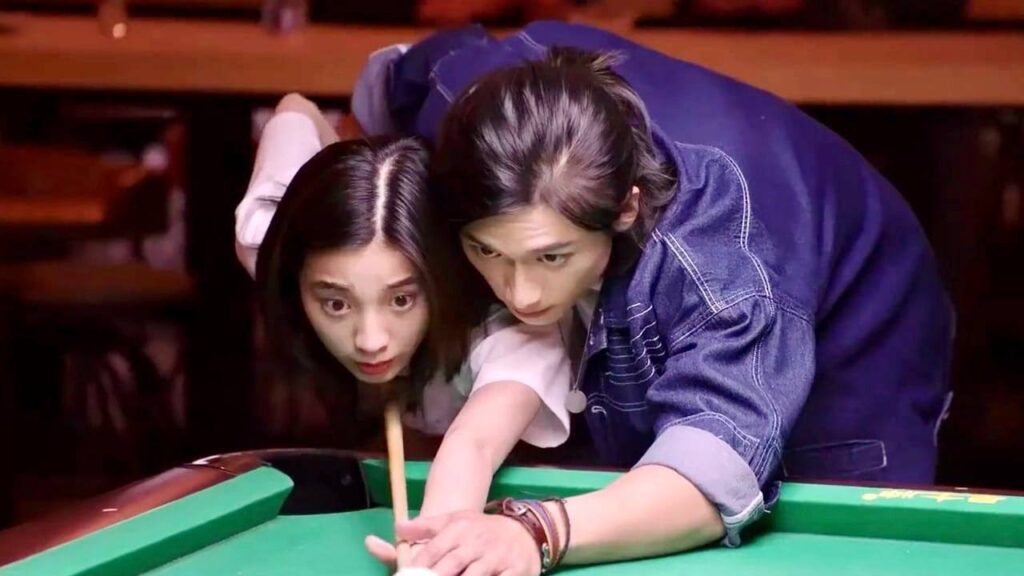 لماذا لا تحاولين الاعجاب بي , انتي تستحقين رجـلاً افضل منه