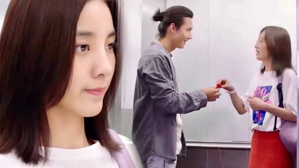 تتمزق تنورتها  , فيعطيها البطل الثاني سترتـه  ( رومانسيتي الاولى )