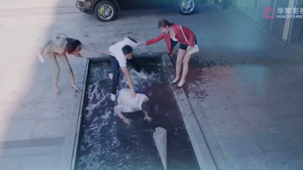 تدعو من بالعاهرة...!  إعتذر لها حالاً... مشهد من المسلسل الصيني الرومانسي "لنكن معاً" مترجم عربي