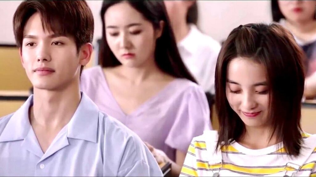 وسيم الصف يناديها و يجعلها تجلس بجانبه  ( رومانسيتي الاولى )