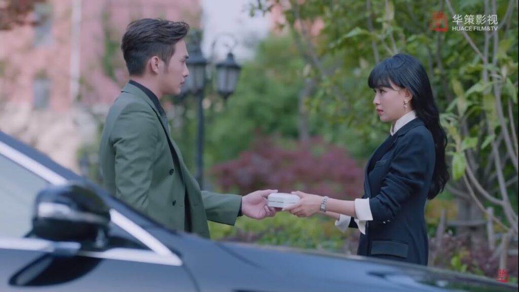 تدعوه لتناول  وجبه، وفاجأها بإعترافه بحبه لها مشهد من المسلسل الرومانسي"لنكن معاً" مترجم