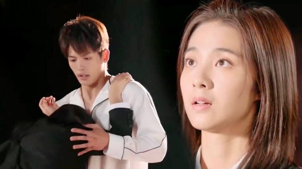 تتأنق لتبهره بجمالها , لكنها الغبيـة تتعثر وتحدث الكارثـة ( رومانسيتي الاولى )