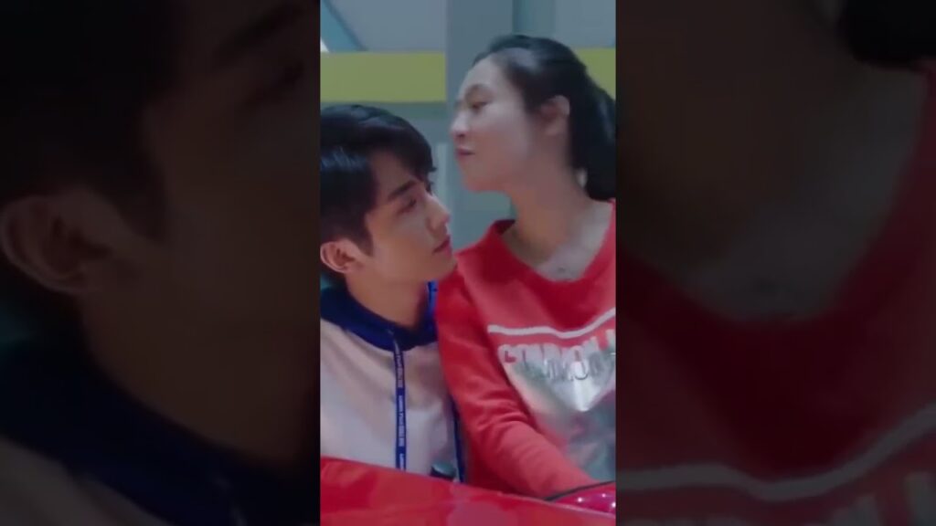 تواسـي حبيبها بقبلة على الجبيـن #yoyoarabic #shorts #zhangxincheng #janicewu #skateintolove