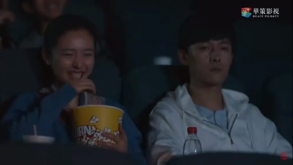 يأخذها في موعد رومانسي ليشاهدوا فيلم سويًا مشهد من المسلسل الصيني"أنا فقط أحبك" مترجم للعربية